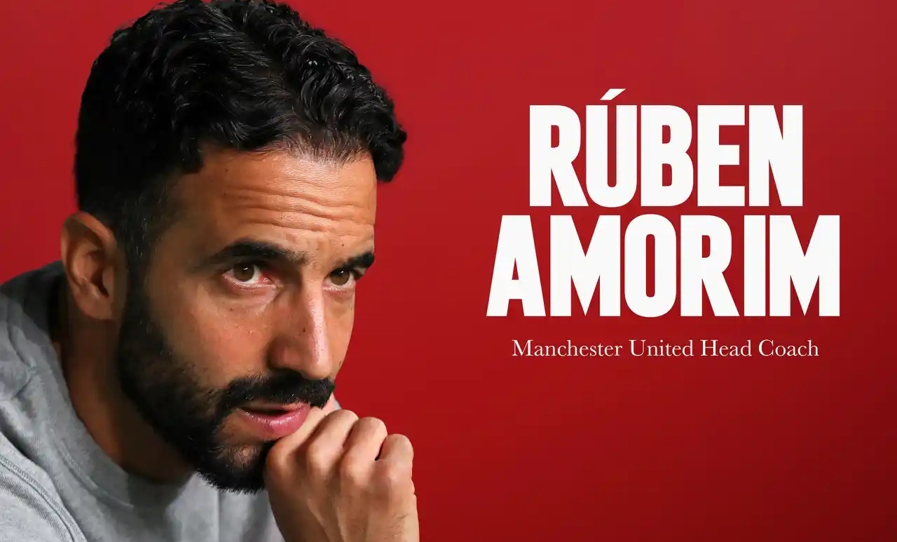 Manchester United cong bo HLV moi hinh anh