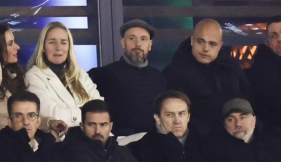 Ten Hag lan dau tro lai san bong hinh anh