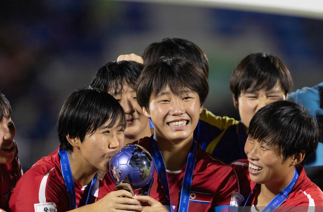 Hinh mau bong da nu Trieu Tien hinh anh