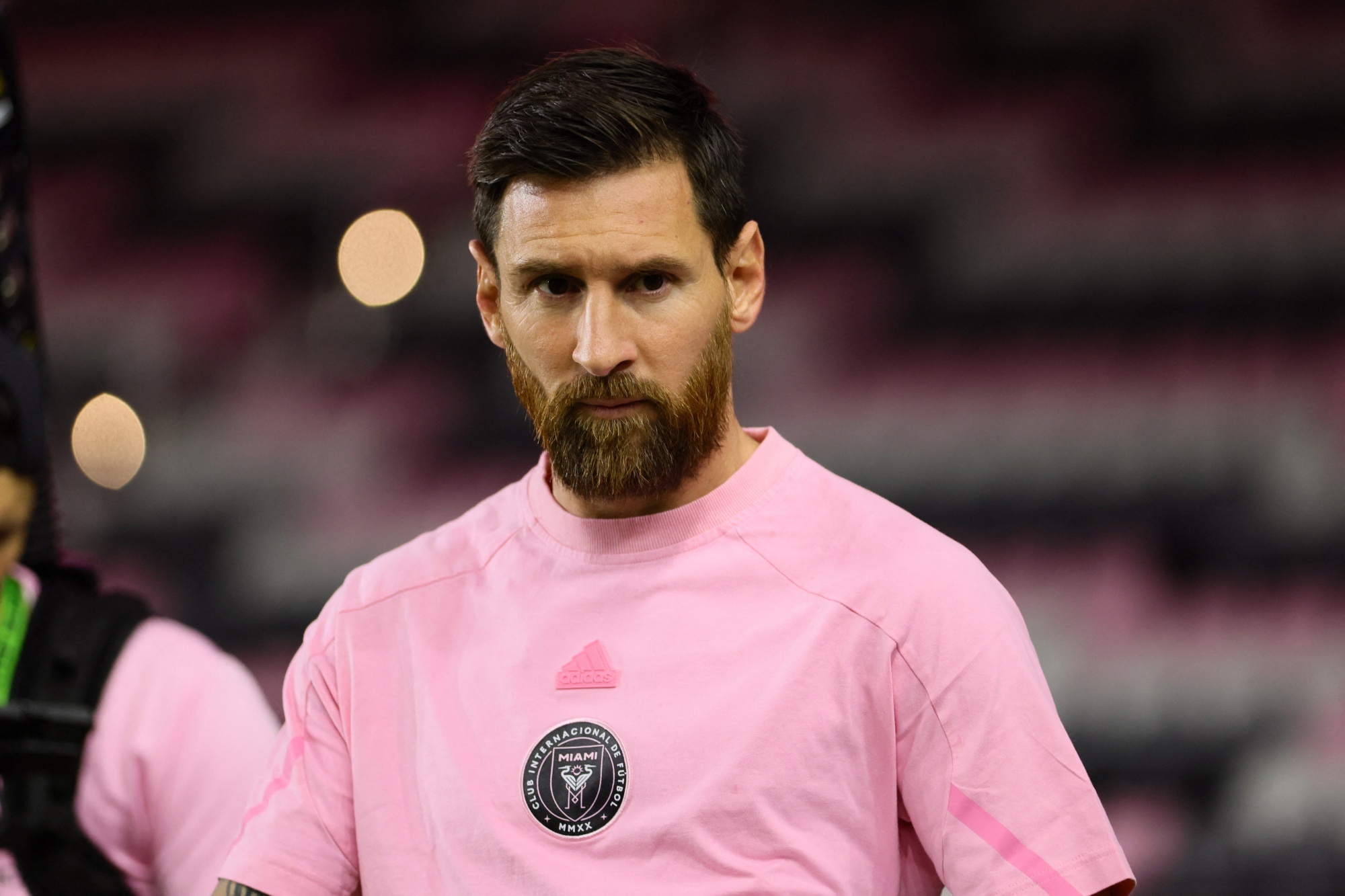 Doi cua Messi gay ngo ngang hinh anh