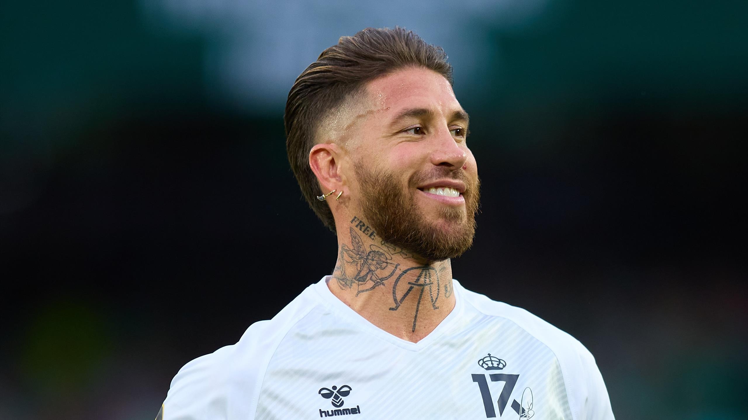 Ramos bit cua tro lai Real Madrid hinh anh