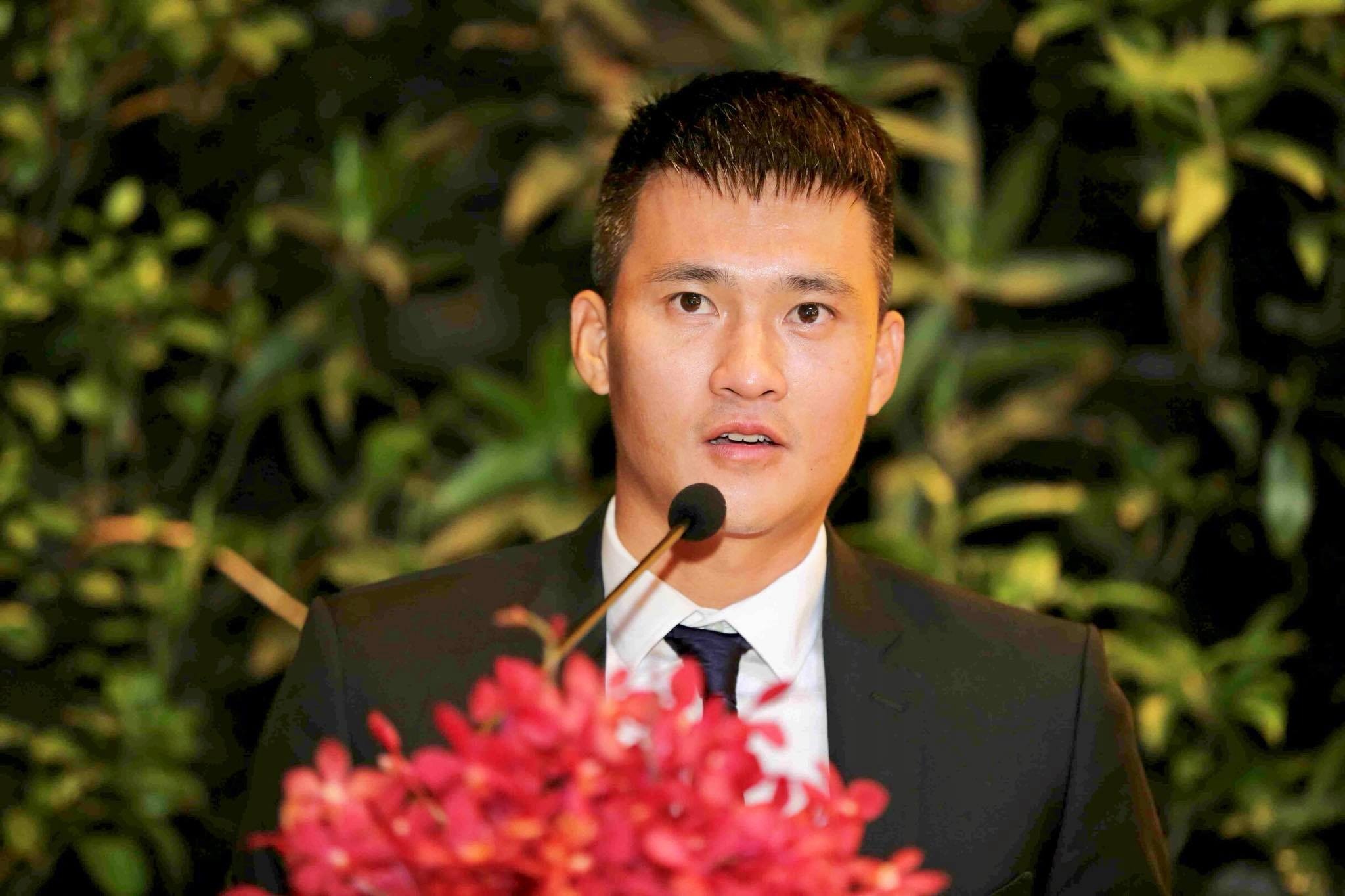 Lum xum giua SLNA va Cong Vinh hinh anh