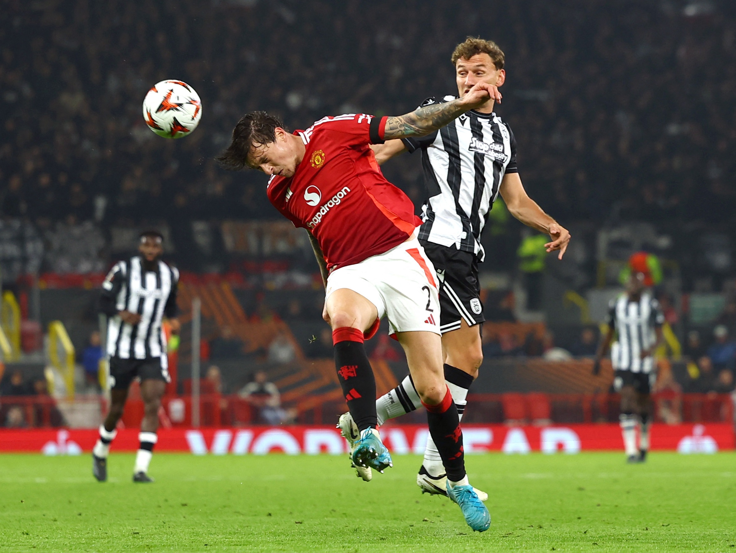 Amorim ban 5 cau thu anh 4