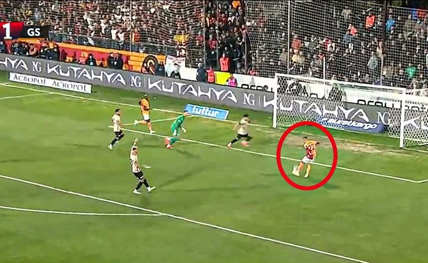 Pha bo lo cuc soc cua cuu sao Chelsea hinh anh