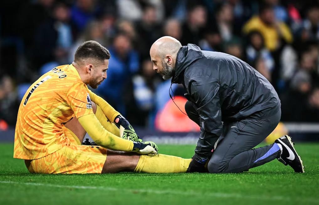 Tottenham tra gia dat sau tran thang Man City hinh anh