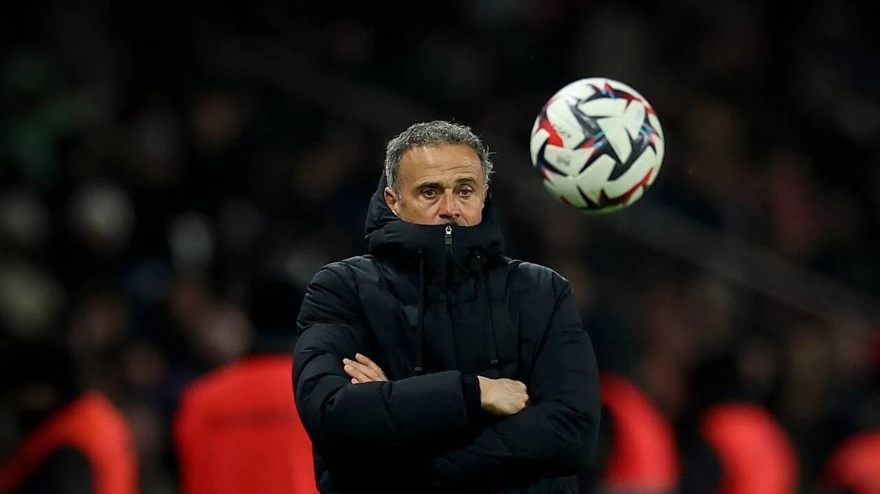 Nhieu cau thu PSG bat man voi HLV Enrique hinh anh