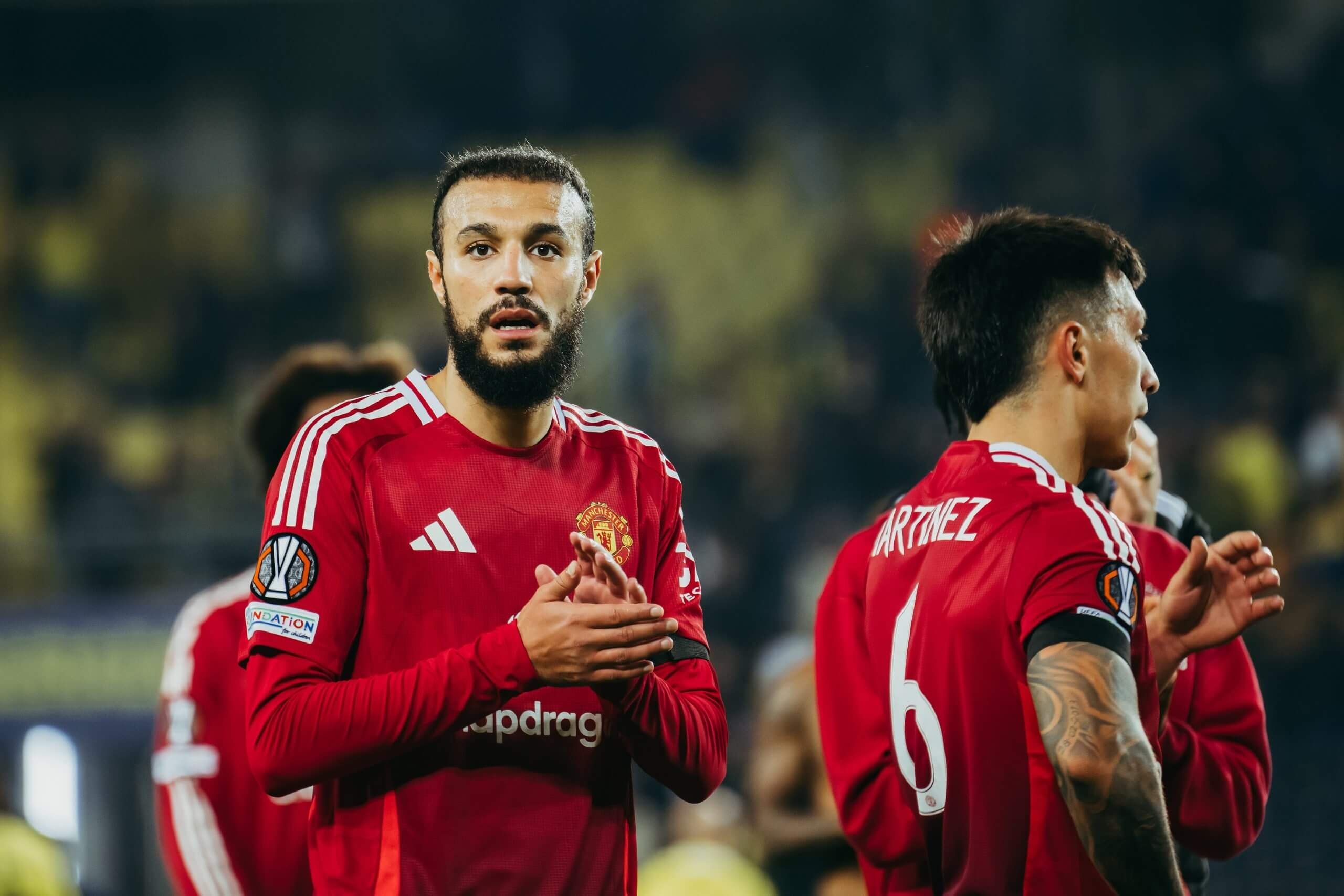 Bat ngo voi ban hop dong tot nhat cua MU hinh anh