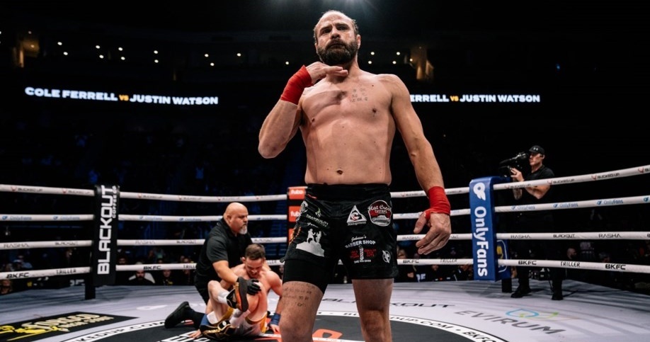 Cu dam duy nhat ha doi thu trong 2,9 giay hinh anh