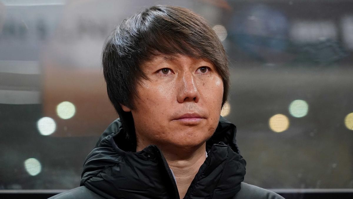 Cuu HLV truong tuyen Trung Quoc lanh an 20 nam tu hinh anh