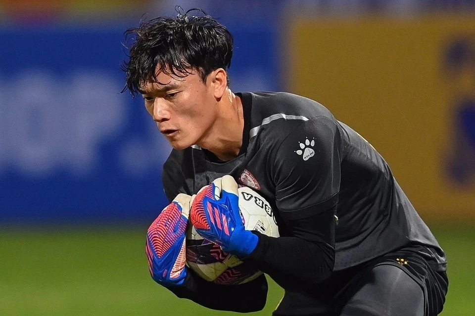 Ro tin Bui Tien Dung chia tay CLB TP.HCM hinh anh