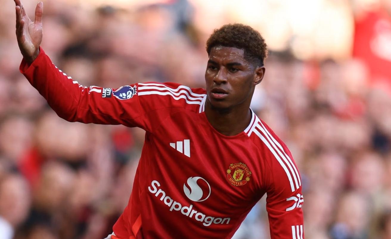 Rashford duoc san don hinh anh