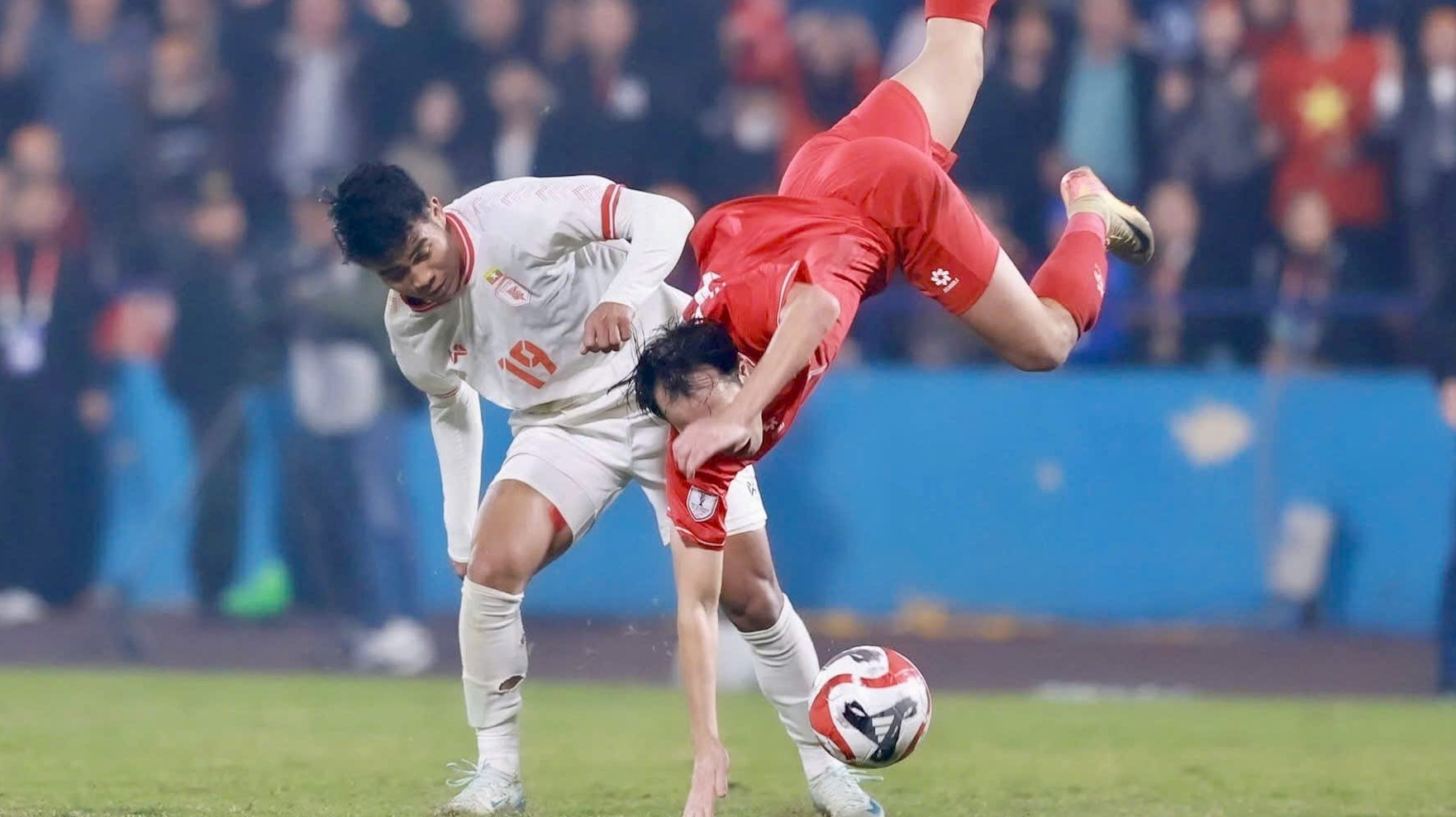 Van Toan kha nang vang mat o ban ket hinh anh