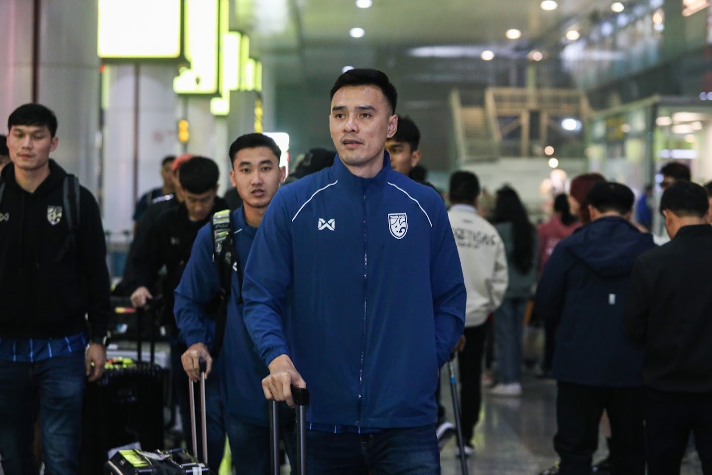 Cau thu Thai Lan tuyen bo khong ngan Xuan Son da co mat o Viet Nam hinh anh