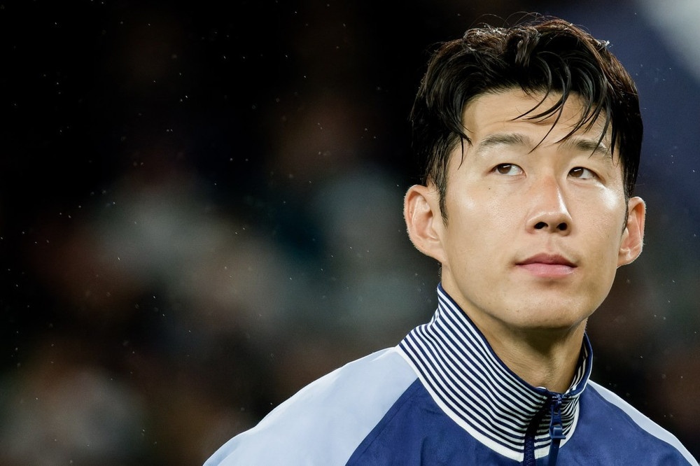 Vien canh Son Heung-min khoac ao Barcelona hinh anh