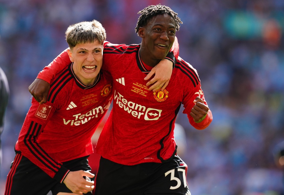 Chelsea muon thau tom ca Garnacho va Mainoo hinh anh