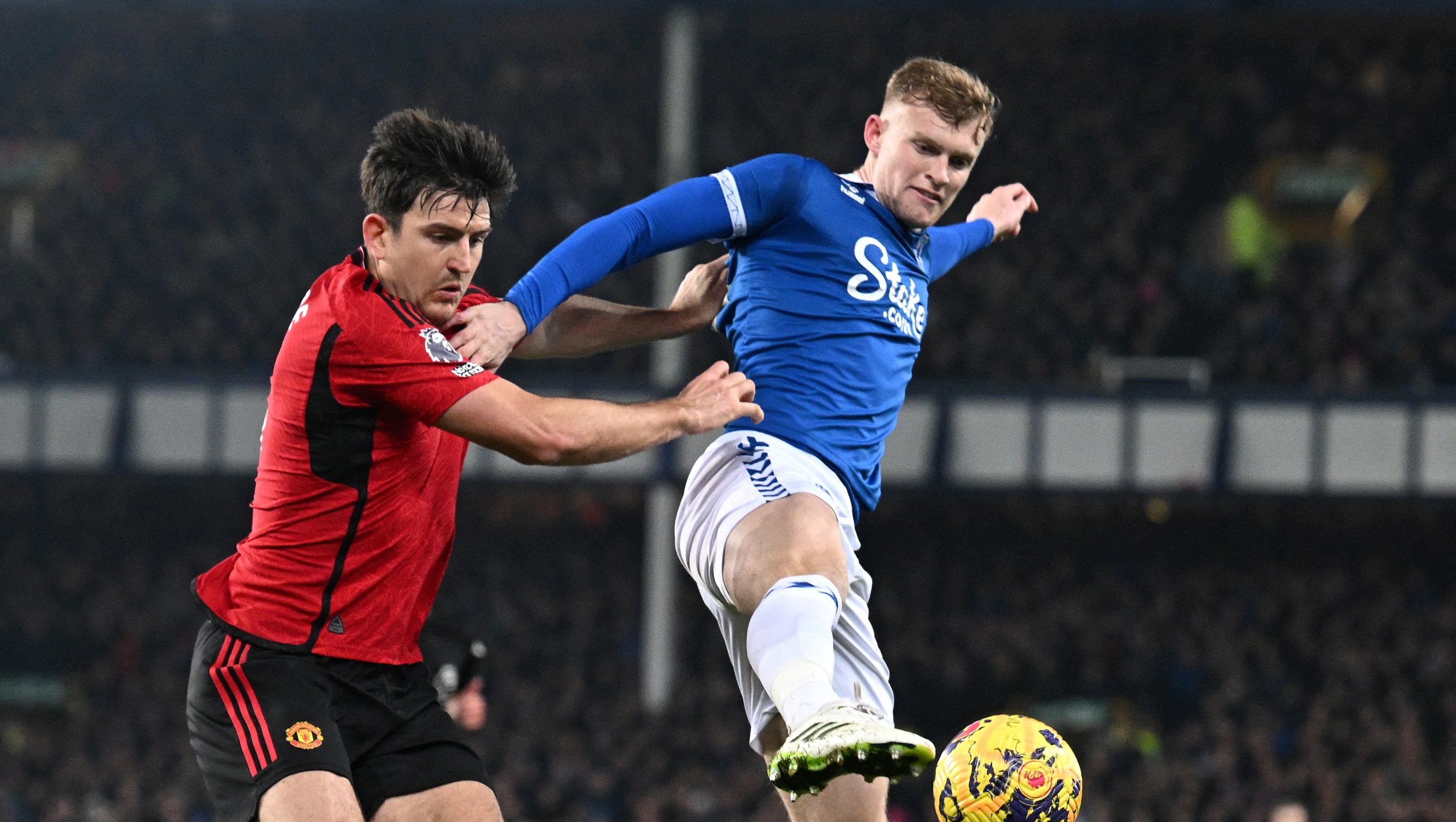 Maguire giup MU tiet kiem hon 70 trieu bang hinh anh