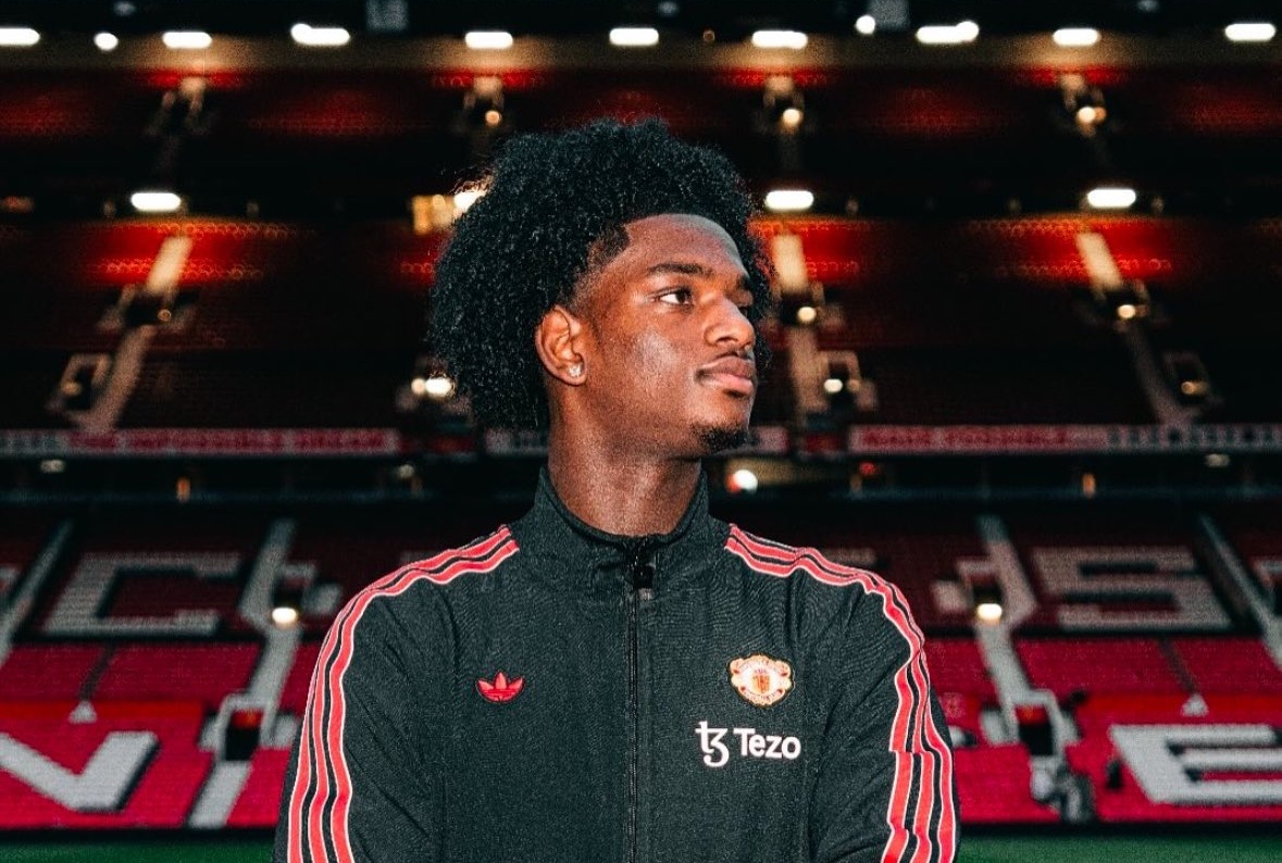 MU cong bo tan binh dau tien, lai lay nguoi cua Arsenal hinh anh