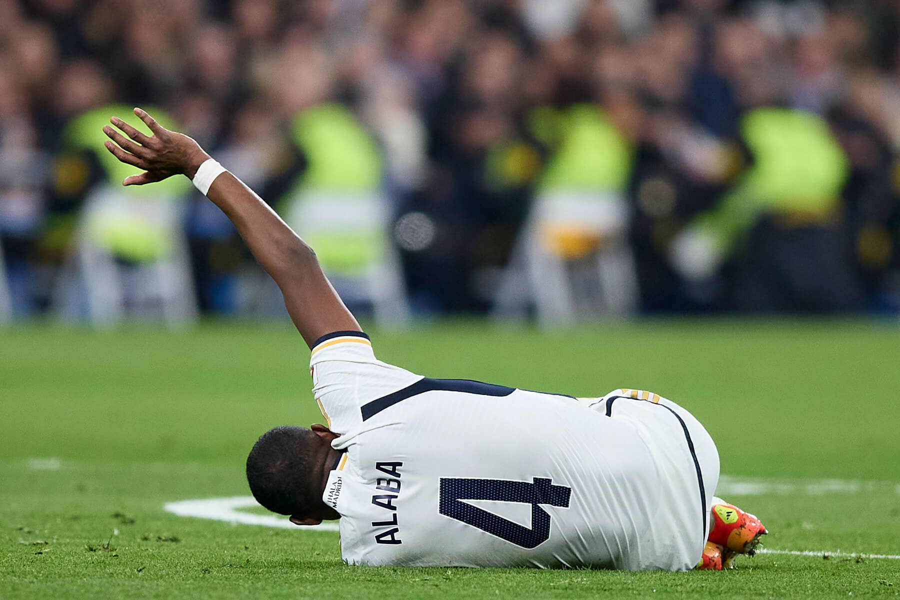 Alaba bi lang quen o Real Madrid hinh anh