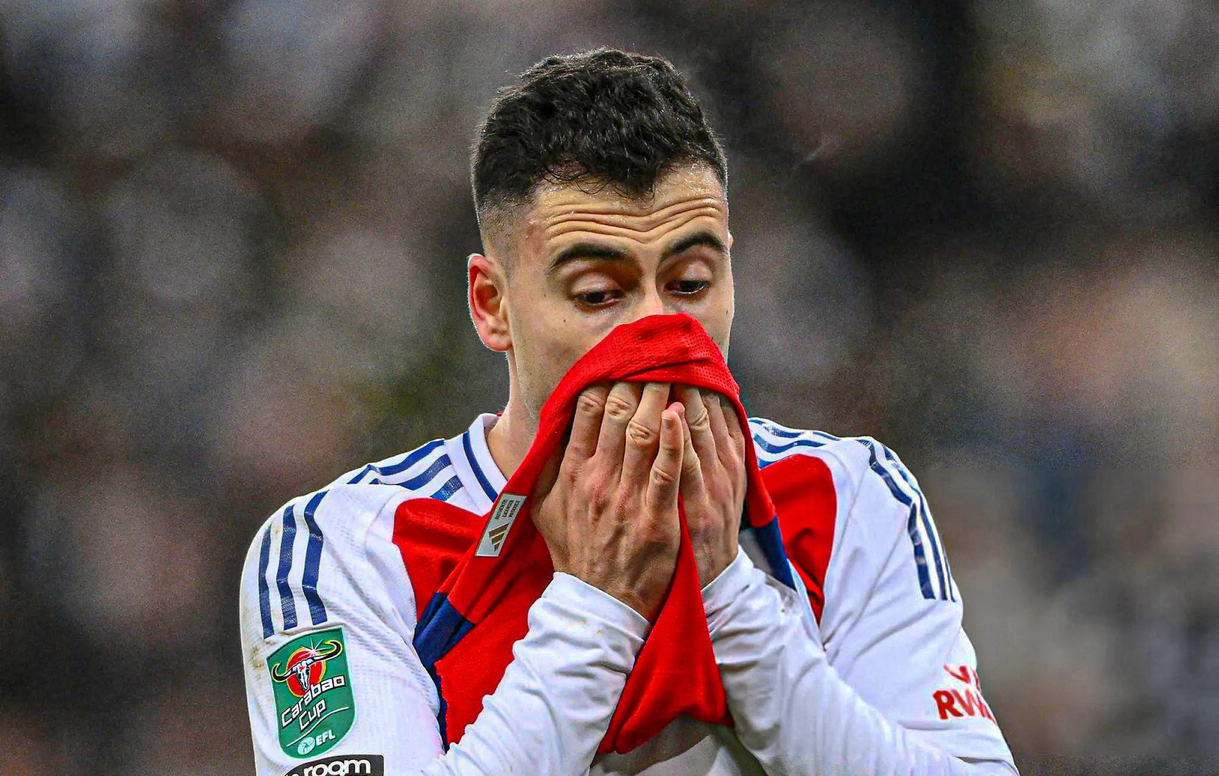 Hinh anh khien CDV Arsenal lo lang hinh anh