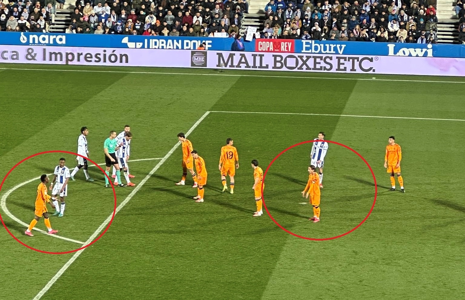 Vinicius bi Modric mang hinh anh