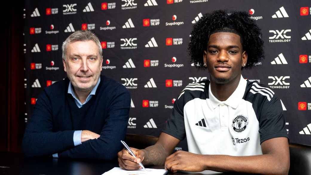 Tan binh bi nghi ngo den MU vi tien hinh anh