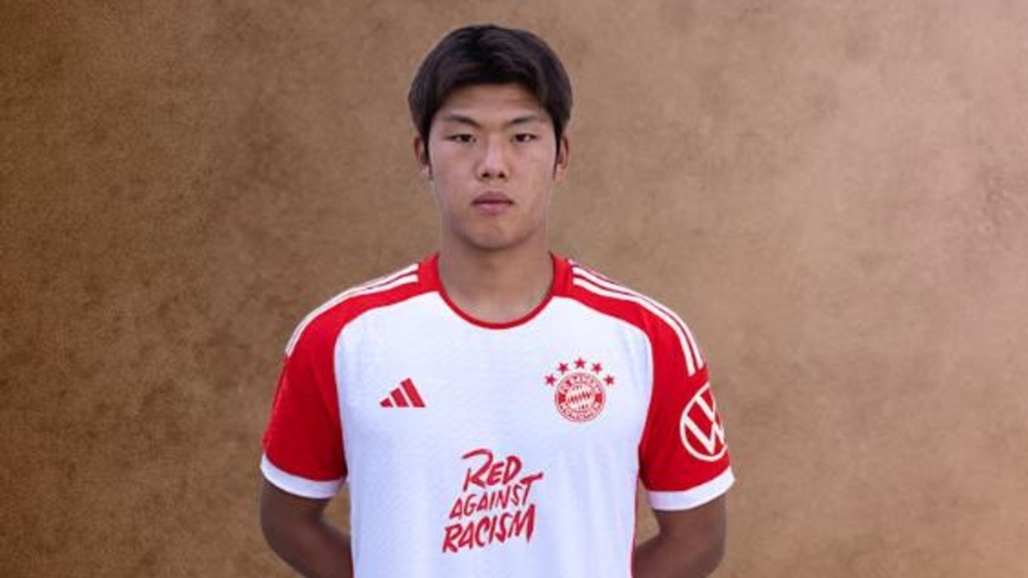 Cau thu Trung Quoc chet nao hinh anh