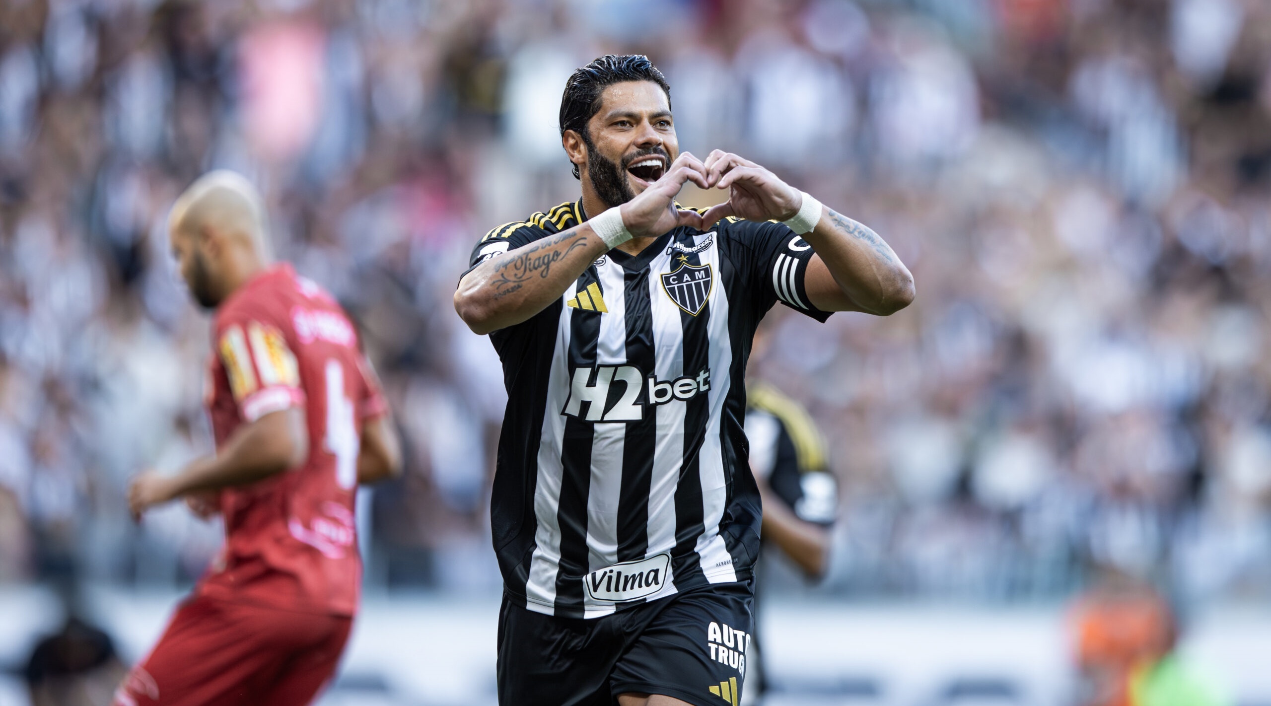 Hulk ghi sieu pham tu khoang cach 35 m hinh anh