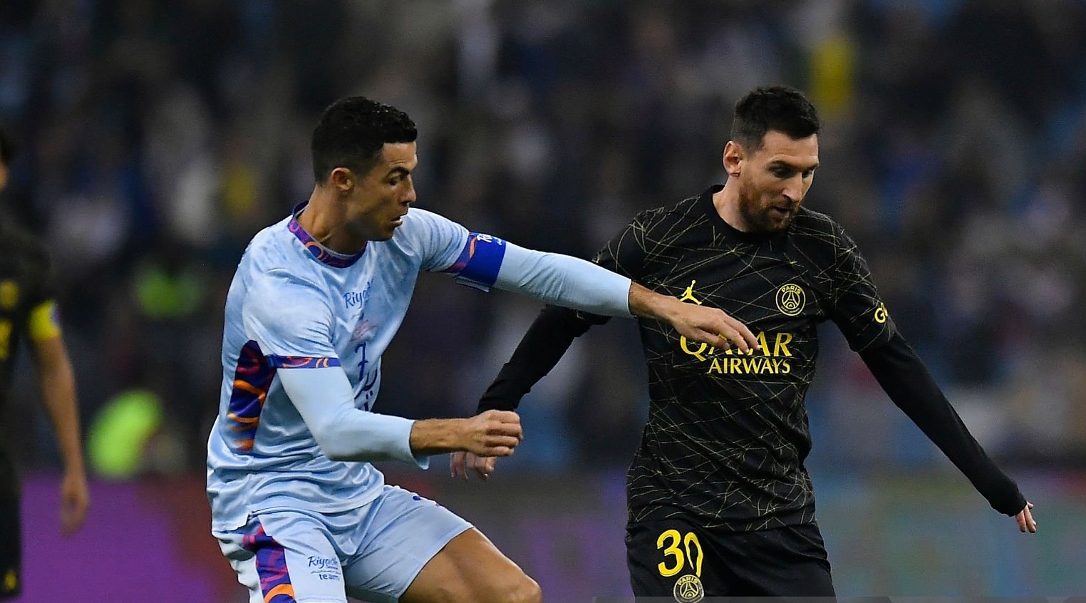 Ronaldo ap dao Messi anh 1