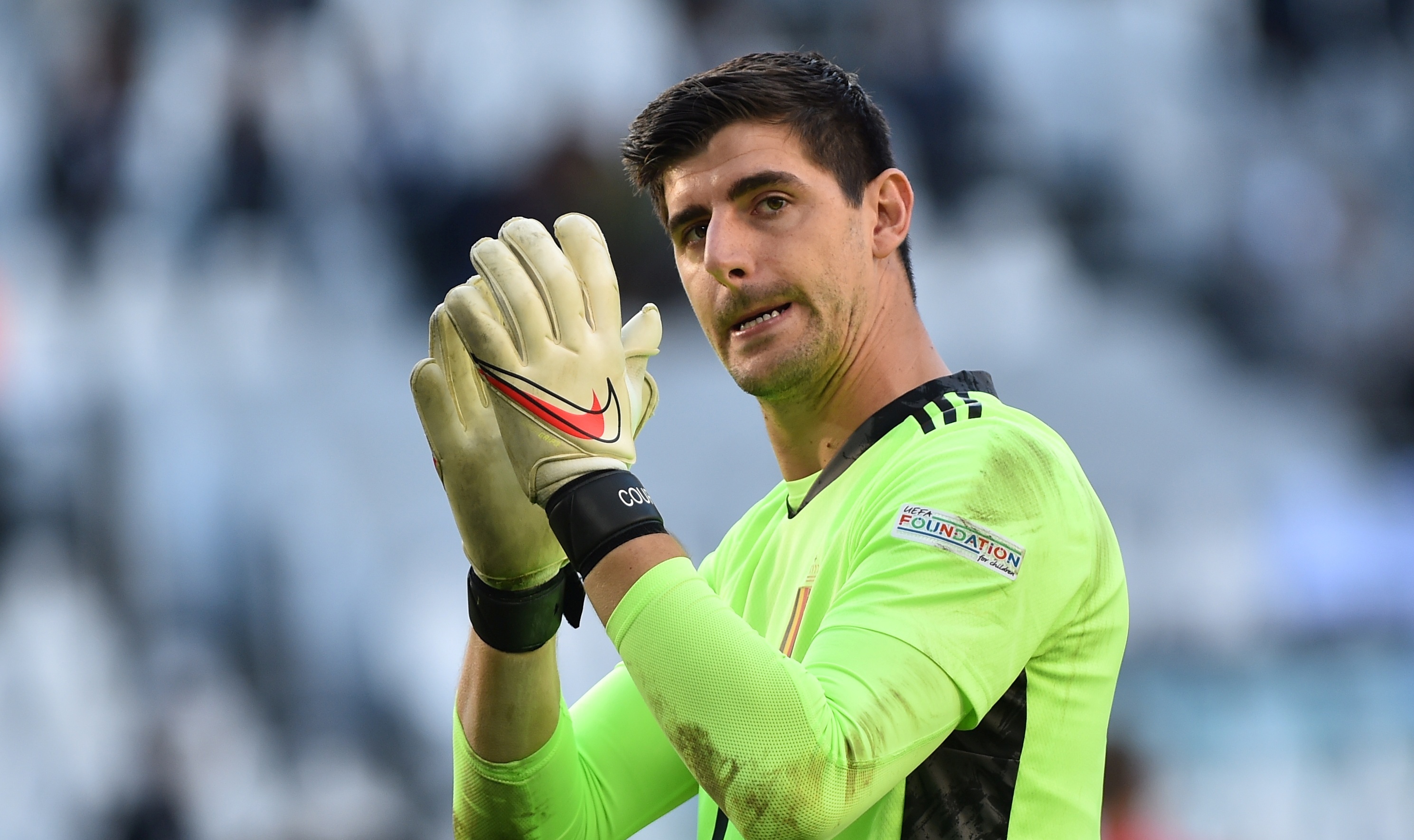 Courtois lo co hoi gia nhap MU hinh anh