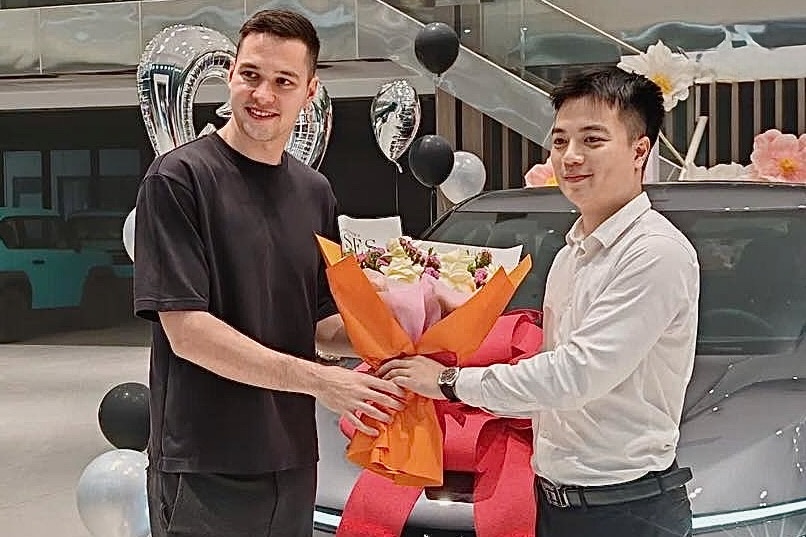 Nguyen Filip mua xe dien hinh anh