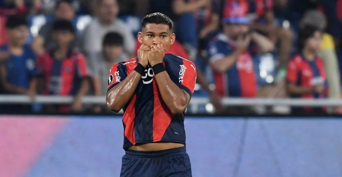 Tan binh 17 tuoi toa sang truoc khi gia nhap MU hinh anh