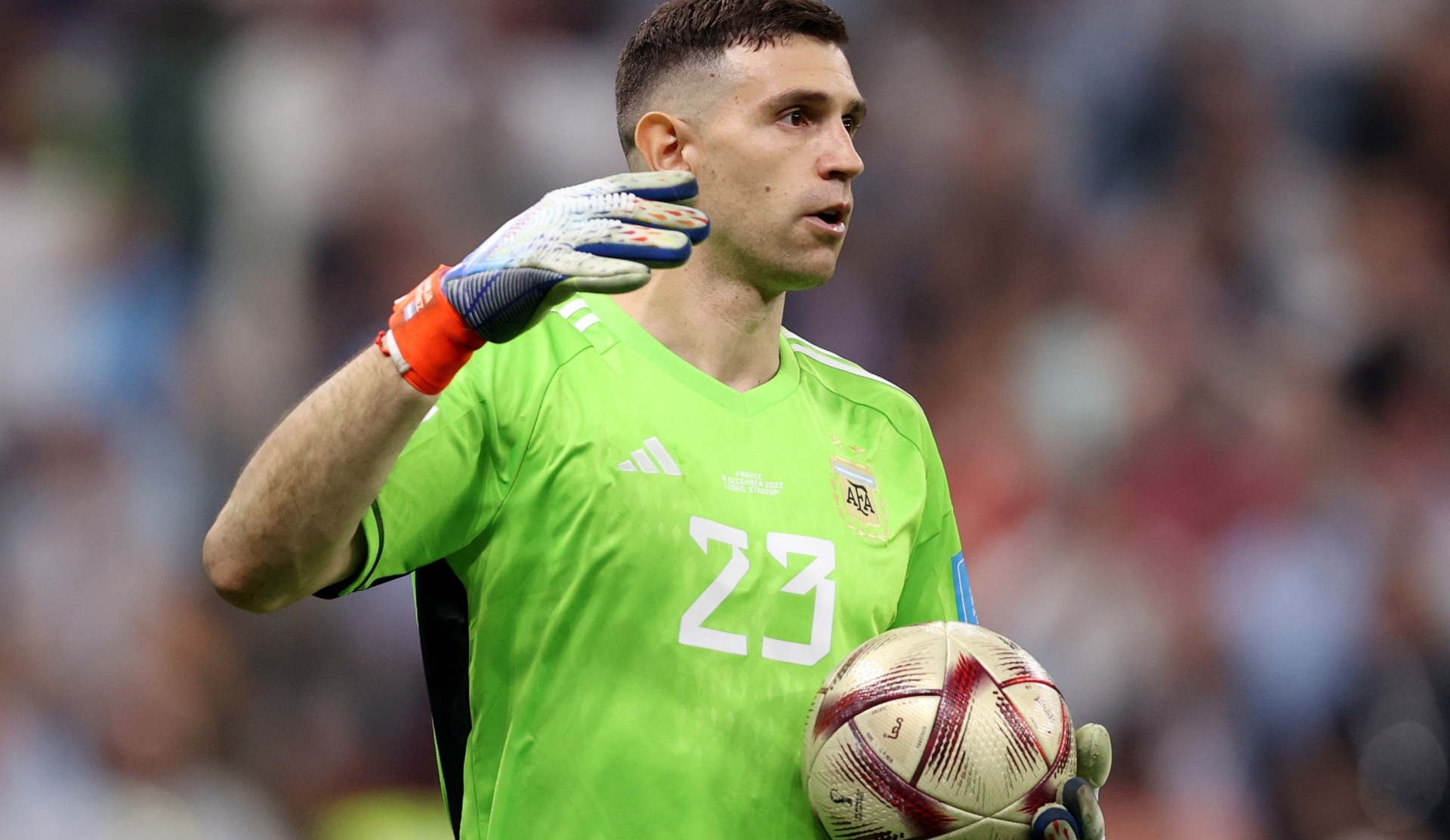 Thu mon giu bong qua 8 giay se bi phat hinh anh