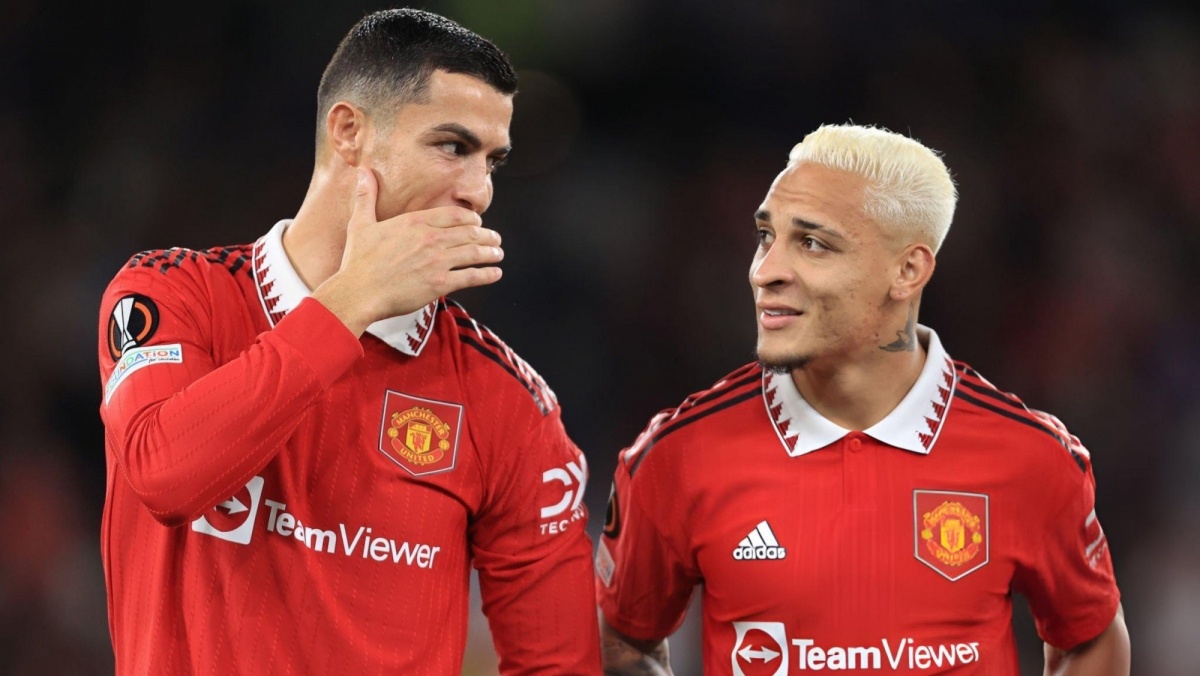 Antony goi lai cau che bai MU cua Ronaldo hinh anh