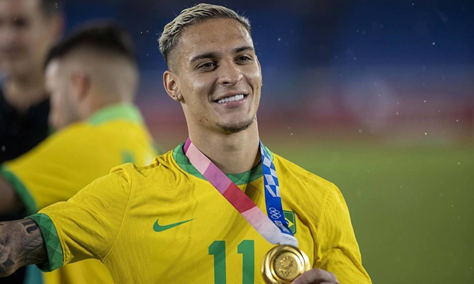 Antony chua the tro lai tuyen Brazil hinh anh