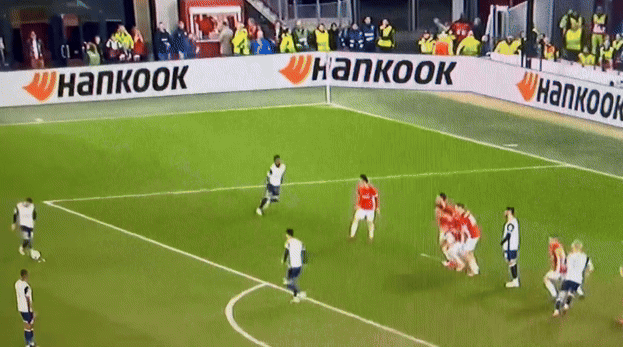 Tottenham da phat tham hoa anh 1