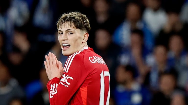 'Garnacho lai doi' hinh anh