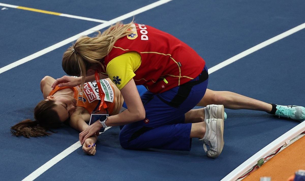 Nu VDV dien kinh Ha Lan bat tinh sau cu nga kinh hoang hinh anh