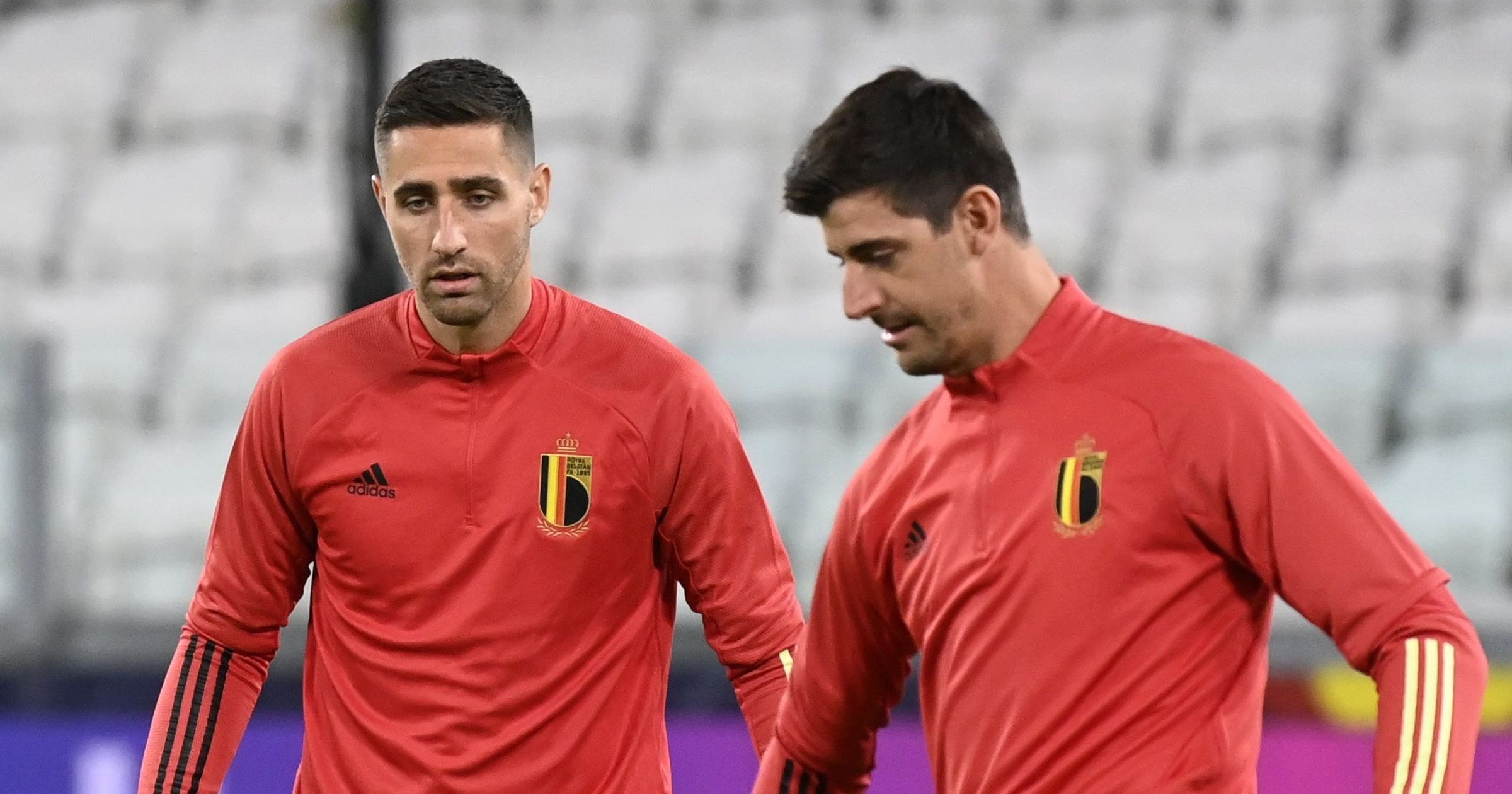 Courtois lam nao loan tuyen Bi hinh anh