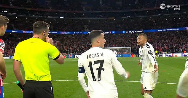 Mbappe tu choi da 11m anh 1