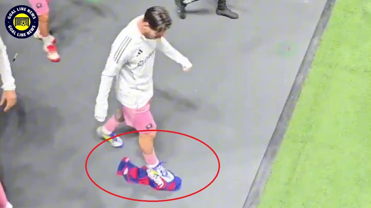 Hinh anh Messi giam len ao dau Barcelona hinh anh