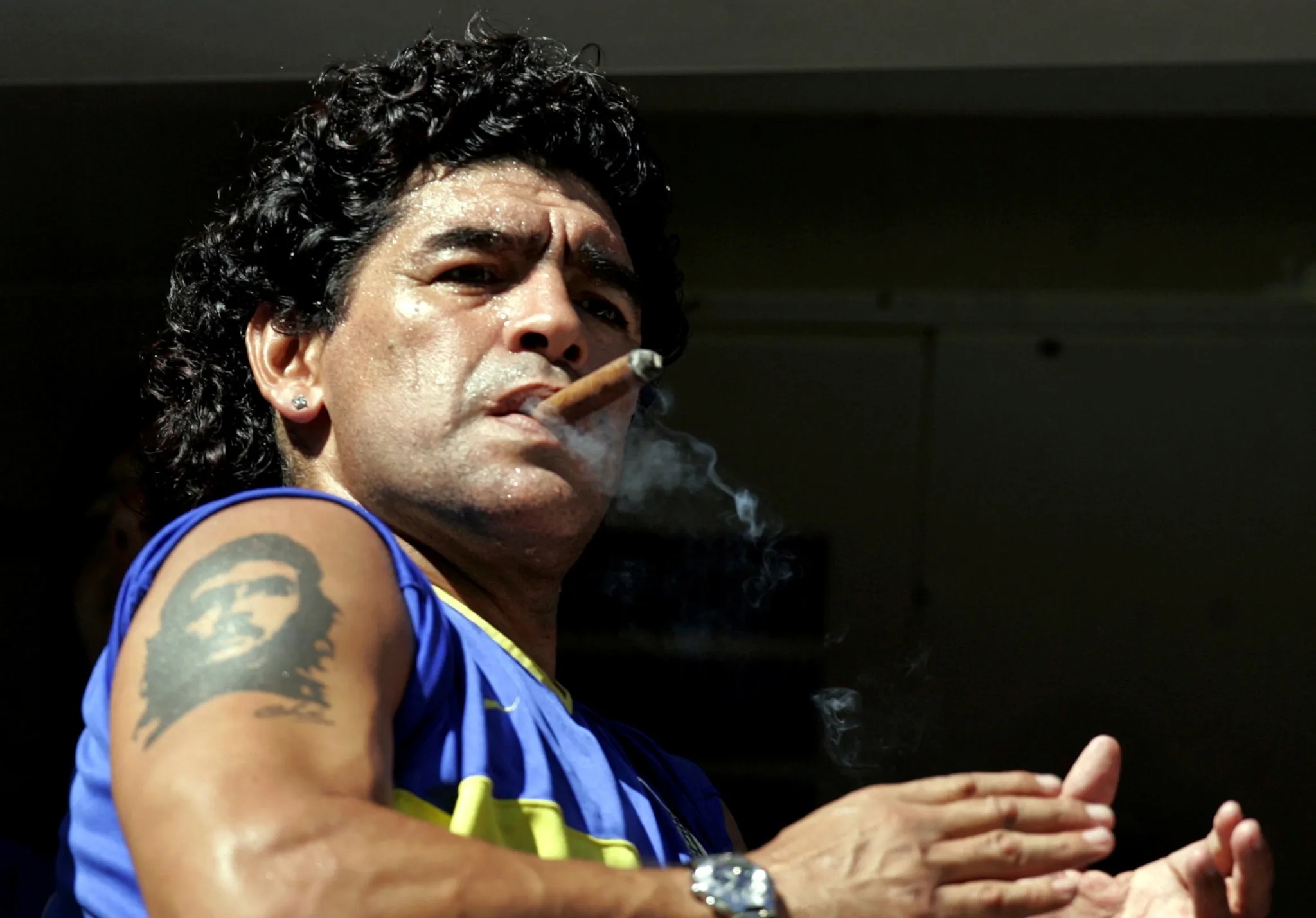 Cao buoc chan dong ve cai chet cua Maradona hinh anh