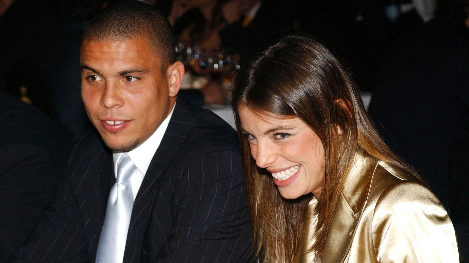 Goc khuat cua 'Nguoi ngoai hanh tinh' Ronaldo hinh anh