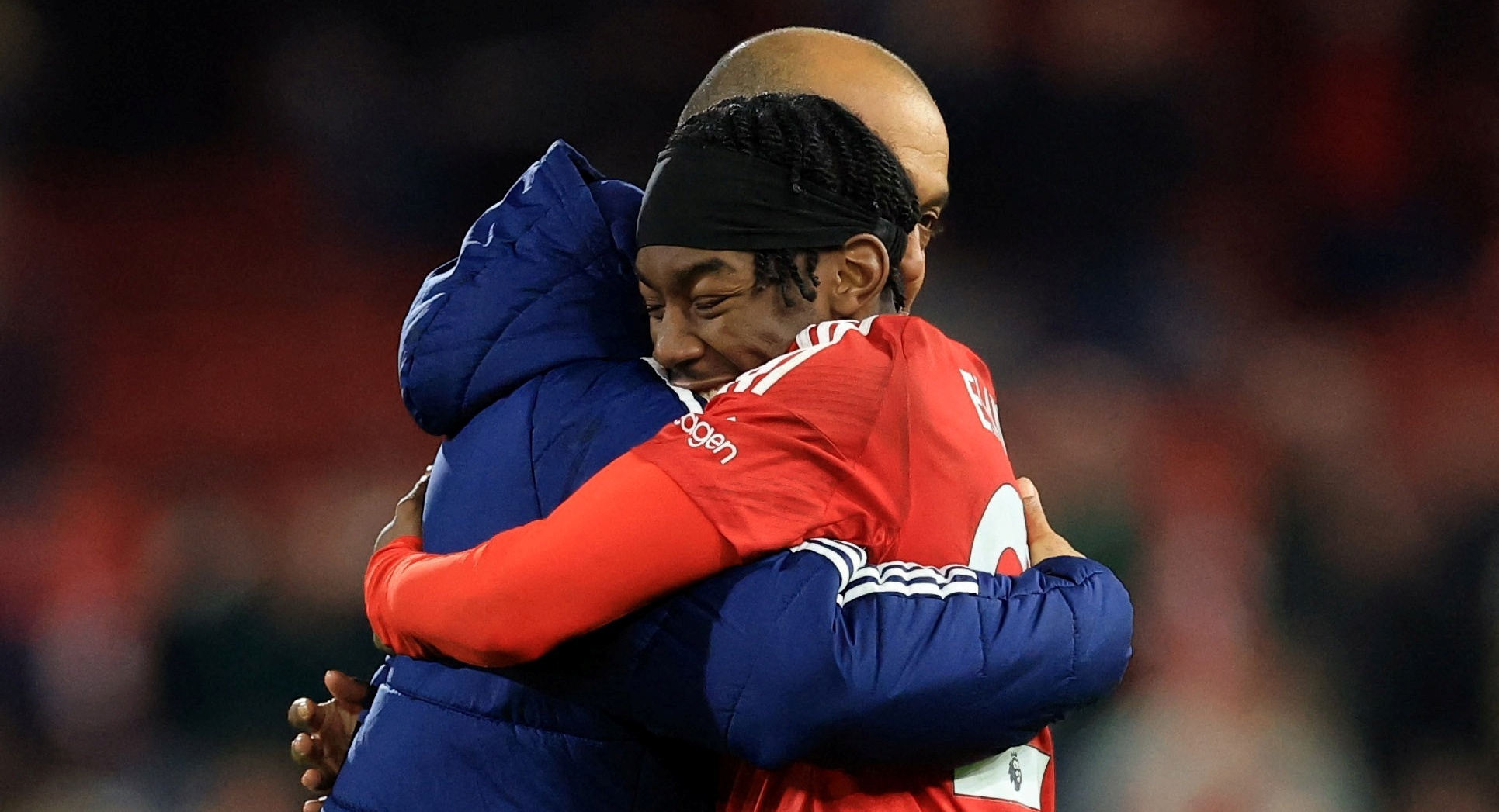 Phan ung cua Elanga khi sut tung luoi MU hinh anh