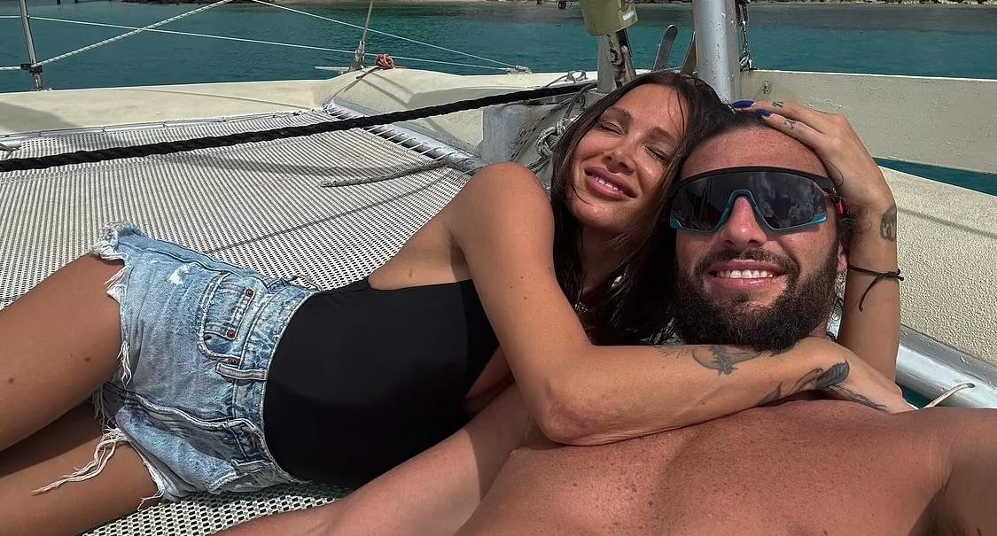 Carroll di buoc nua sau 5 thang ly di vo cu hinh anh