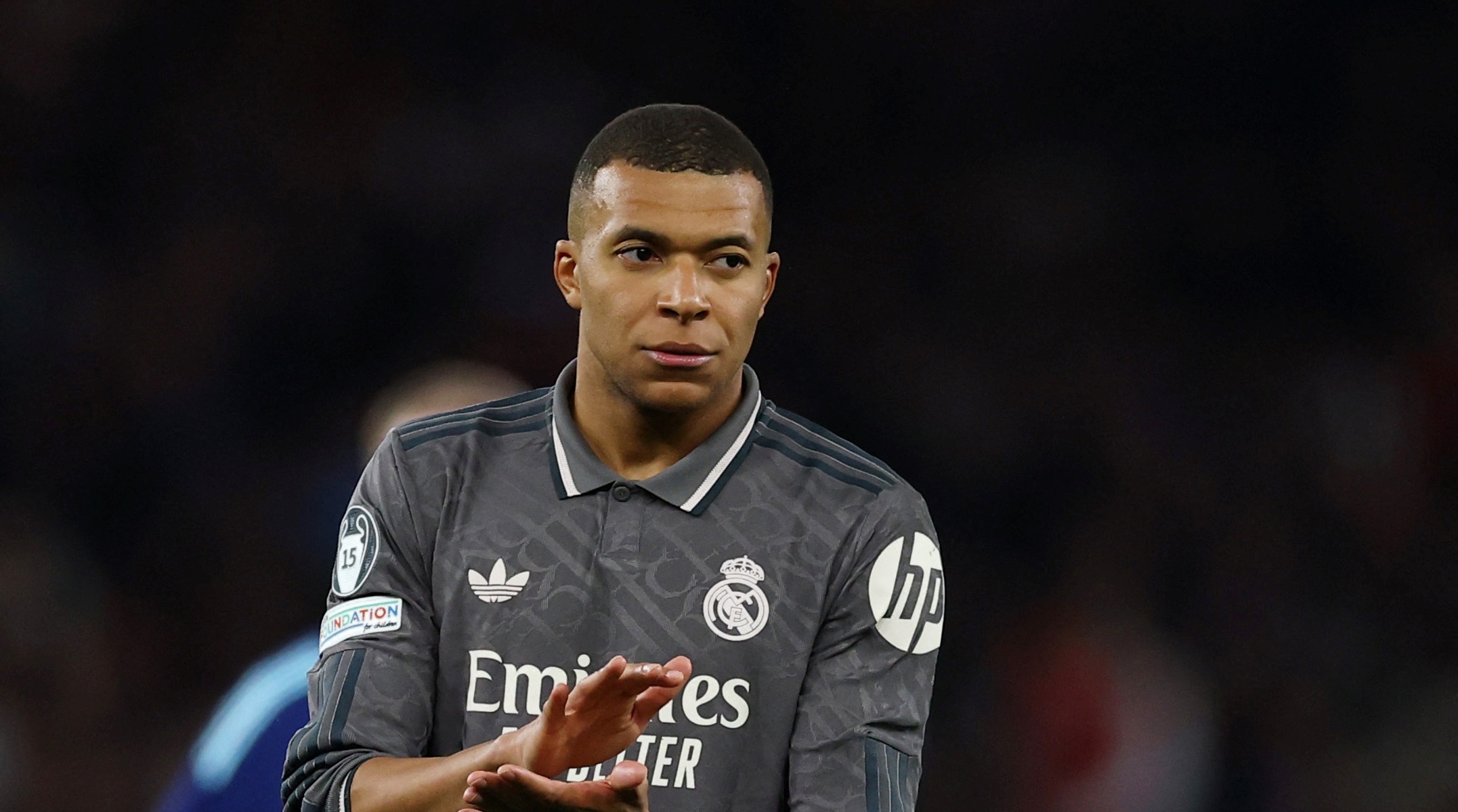 Mbappe: 'Cua loi nguoc dong van rong mo' hinh anh