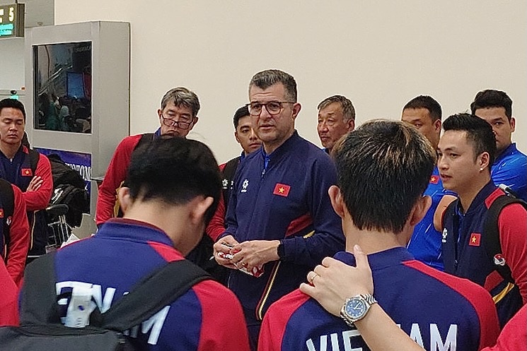 U17 Viet Nam roi ve World Cup, HLV Cristiano noi loi gan ruot hinh anh