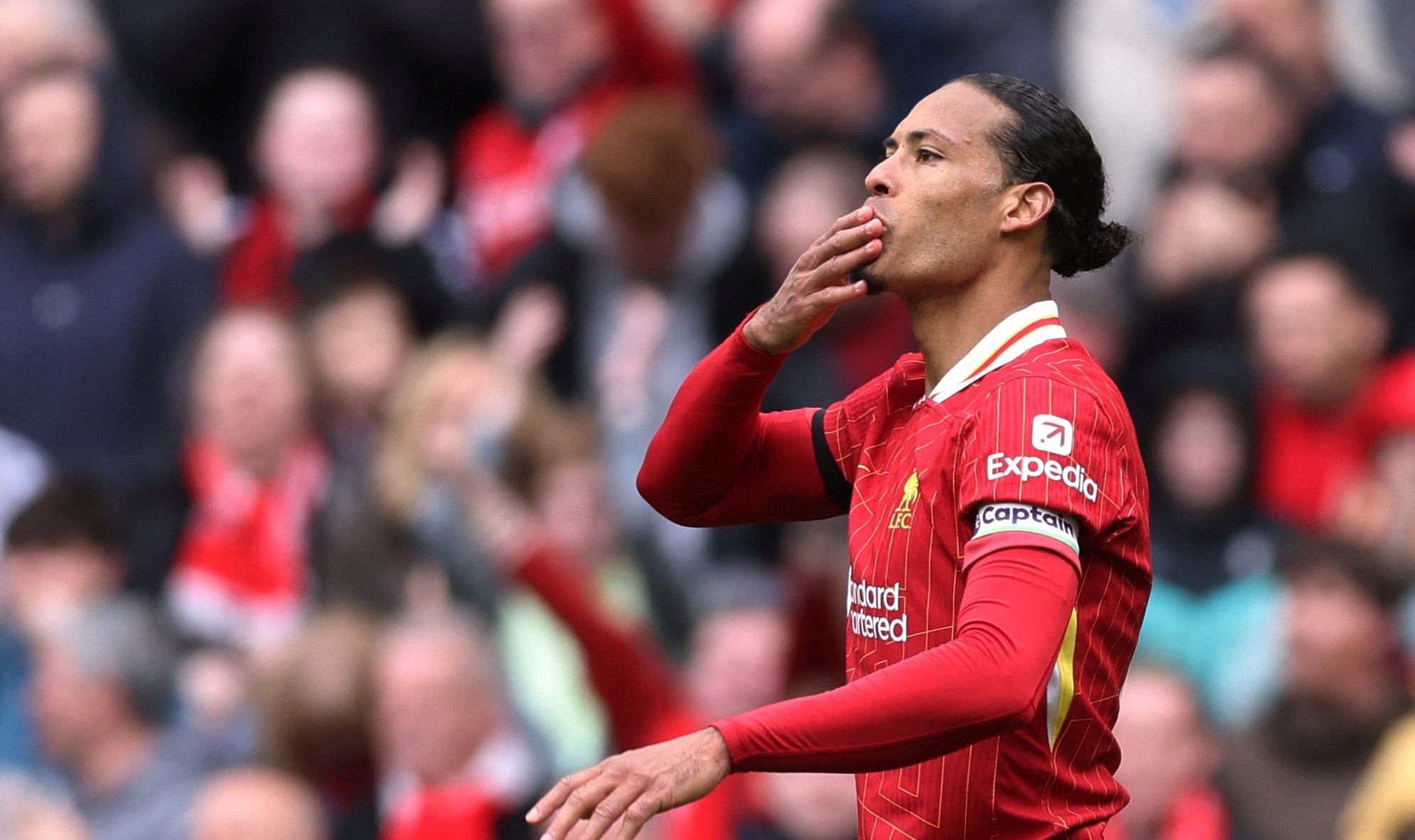 Liverpool tien gan toi ngoi vo dich hinh anh