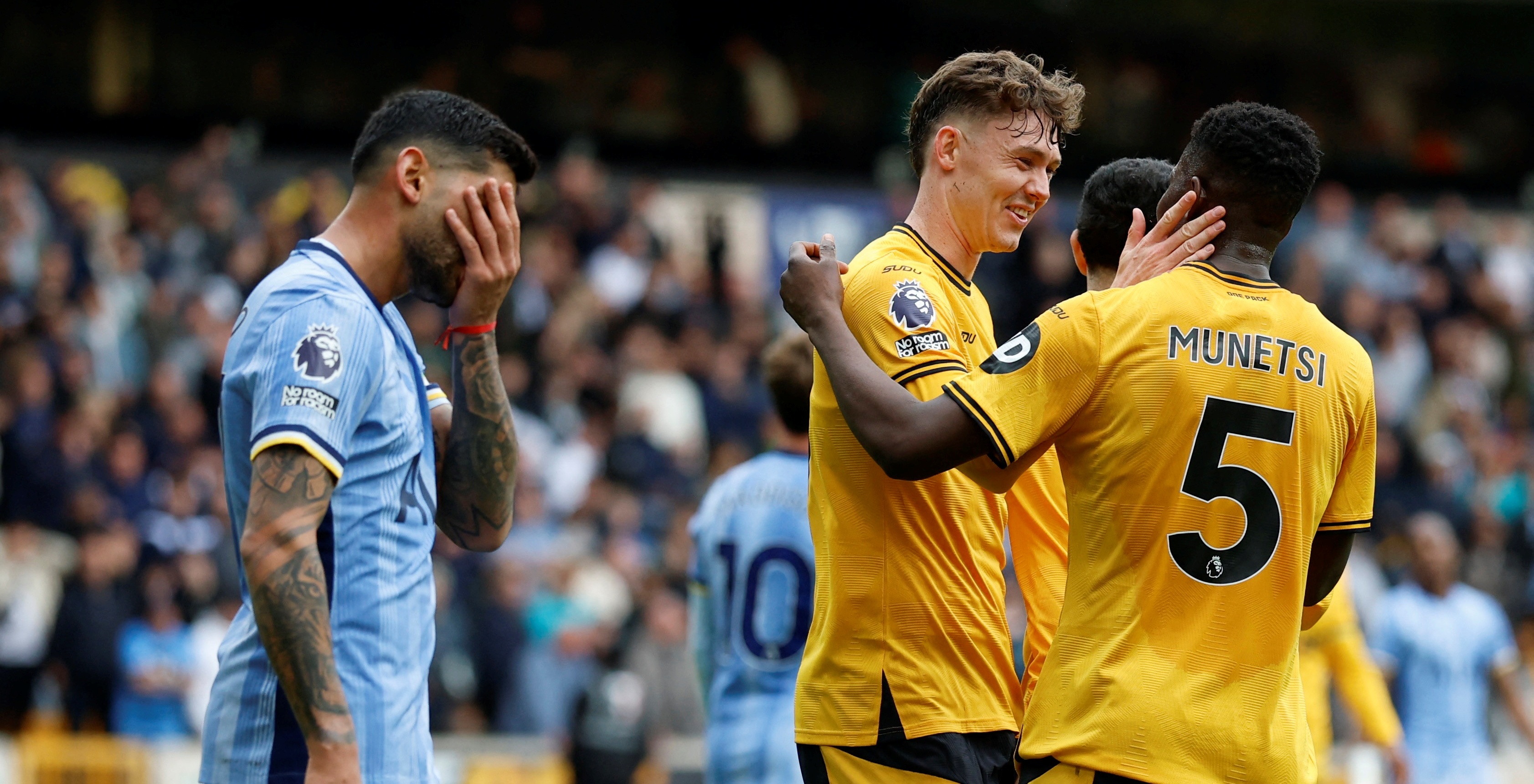 Wolves nhan chim Tottenham hinh anh