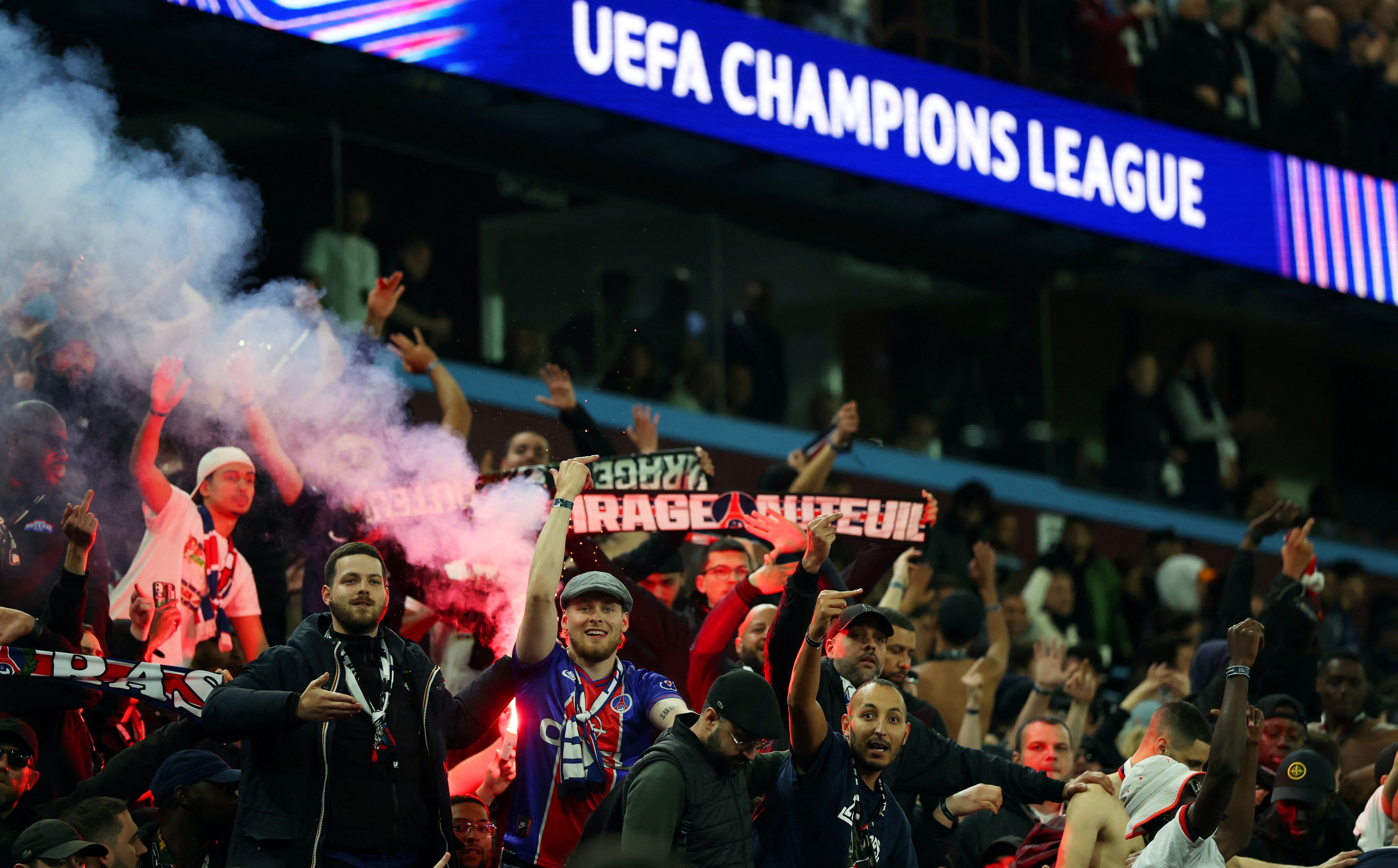 Aston Villa tu huy truoc PSG hinh anh