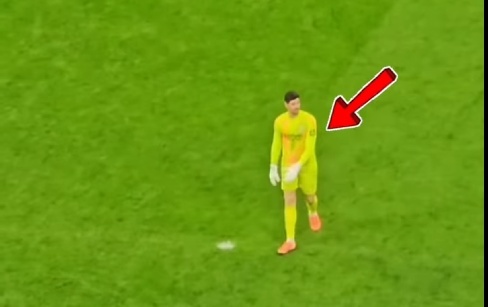 Courtois o lai san cuoi cung hinh anh